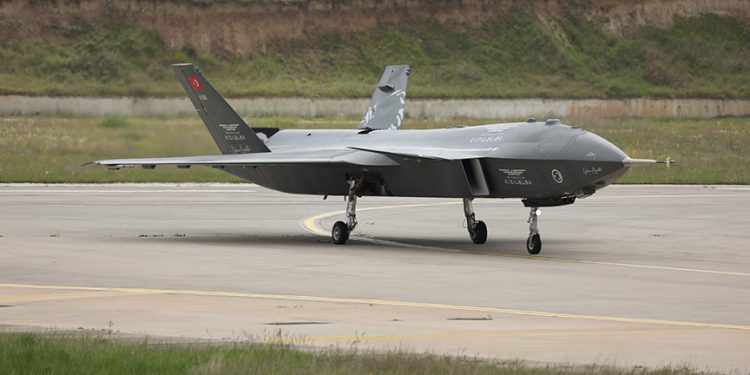 Kızılelma iniş takımları kapalı ilk uçuşunu gerçekleştirdi