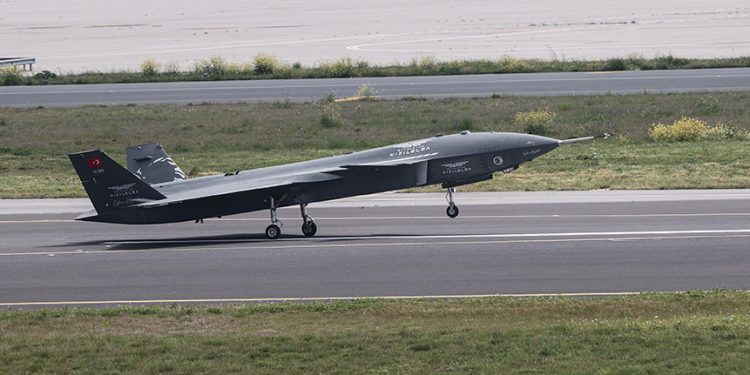 Bayraktar Kızılelma TEKNOFEST’e uçtu