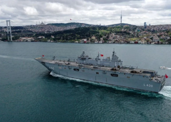 TCG Anadolu İstanbul Boğazı’ndan geçti