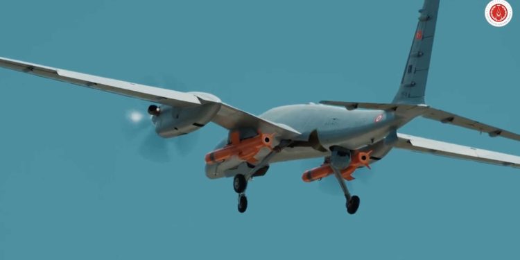 Dünyada bir ilk: SİHA’dan seyir füzesi atışı!