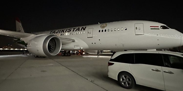 Tacikistan’a satılan Meksika başkanlık uçağı ilk resmi uçuşunu yaptı