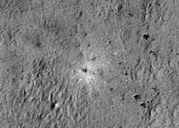 NASA, Ay’a düşen uzay aracını görüntüledi