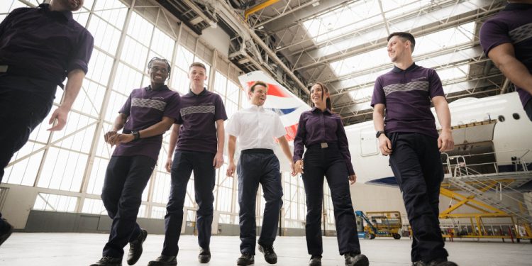 British Airways yeni üniformaları kullanmaya başladı