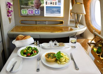 Emirates taç giyme törenini canlı yayınladı