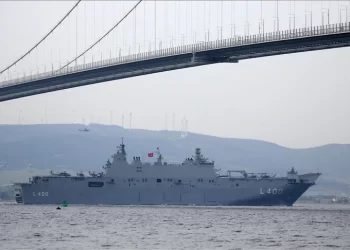 TCG Anadolu, Çanakkale Boğazı’ndan geçti