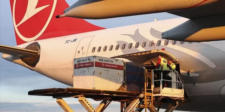 Yurt dışında kullanılan oyları taşıyan uçak Ankara’da