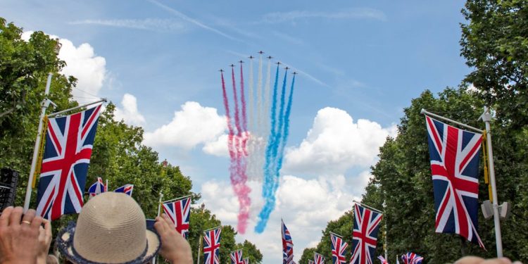 Kralın doğum günü için 70 uçak havalanacak