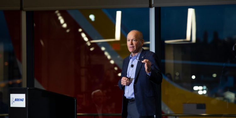 Boeing CEO’su Çin’in yeni yolcu uçağından endişeli değil
