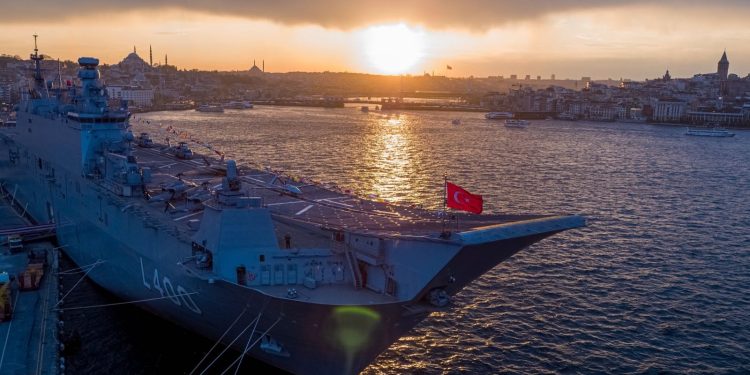 TCG Anadolu’yu 400 bine yakın kişi ziyaret etti