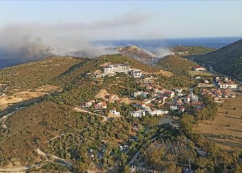 Datça’daki orman yangınına 16 hava aracı müdahale etti