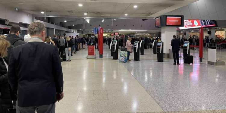 Çanta ihbarı panik yarattı: Havalimanında uçuşlar durdu!