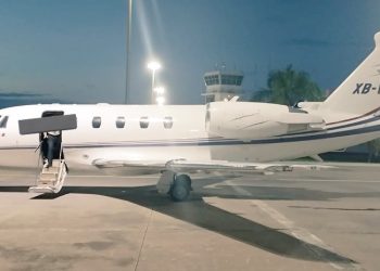 Denize düşen uçakta 2 pilot ve 1 yolcu kayıp