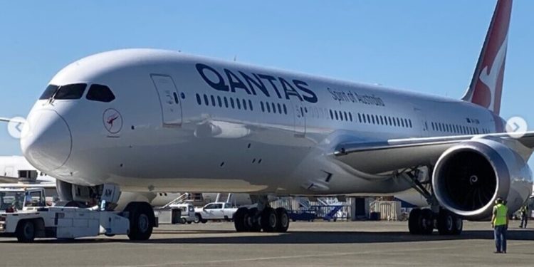 Qantas filosuna B787-9 Dreamliner kattığını duyurdu