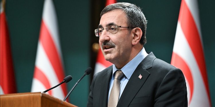 “Yeni Ercan Havalimanı’nı en kısa zamanda Kıbrıs Türkü’ne kazandıracağız”