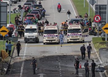 Özel jet motosiklet ve araca çarptı, 10 kişi öldü