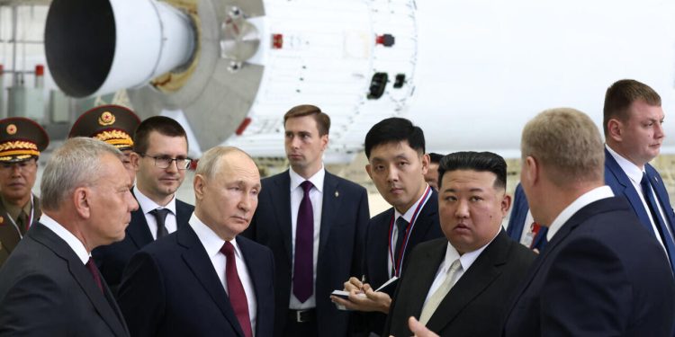 Putin ve Kim, uzay üssünde görüşme gerçekleştirdi