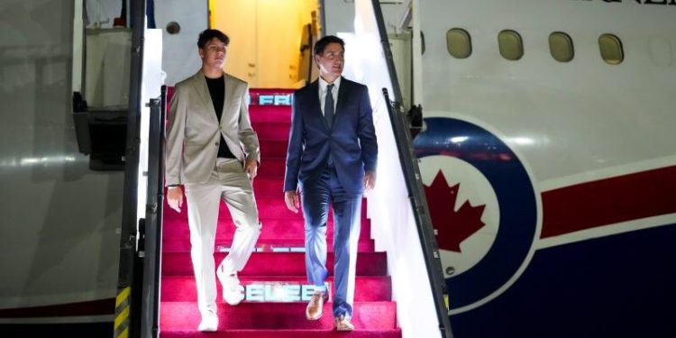 Uçağı arızalanan başbakan Hindistan’da mahsur kaldı