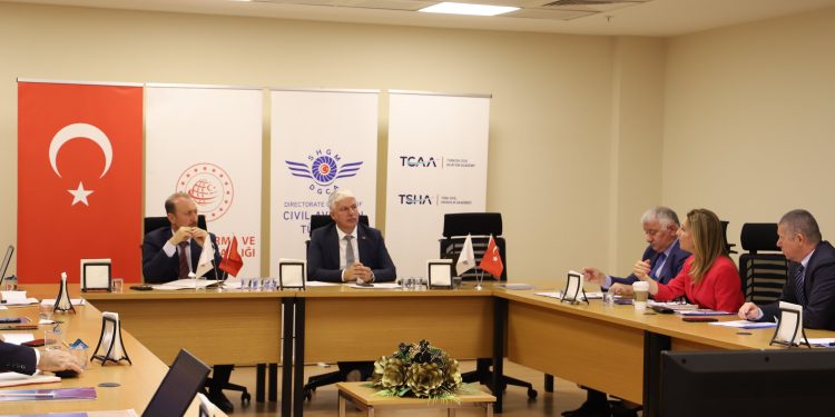 Havayolu yöneticileri SHGM toplantısında buluştu