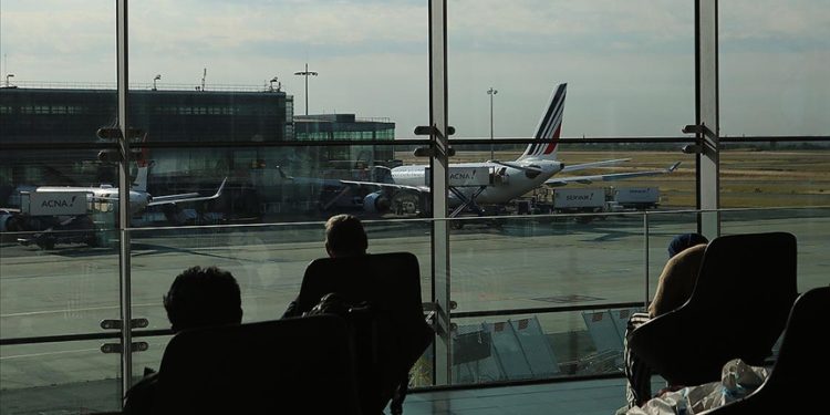 Paris Orly’de grev nedeniyle bazı uçuşlar iptal edildi