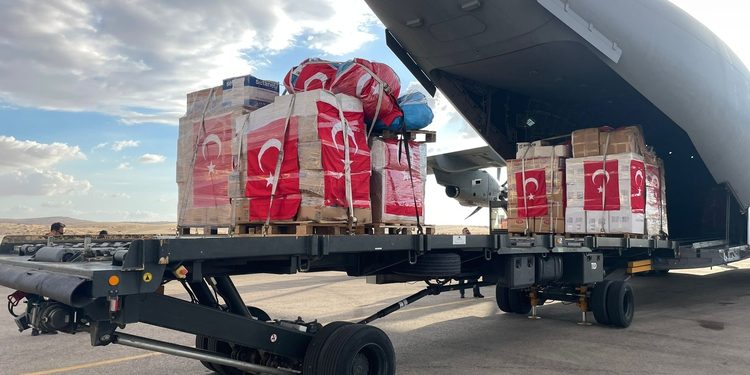 Türkiye, Gazze’ye 23 palet ilaç ve tıbbi malzeme yardımı
