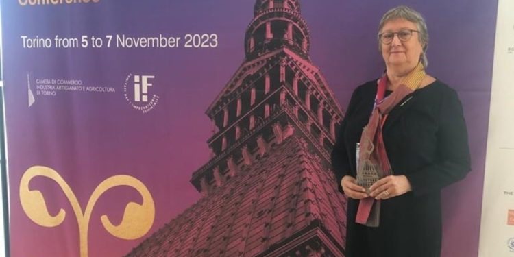 Nur Gökman’a, “Yılın İş Kadını ve Kadın Girişimcisi” ödülü