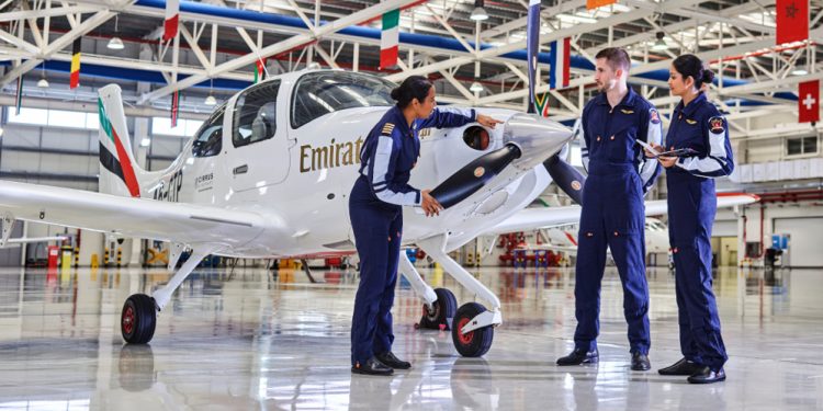 Emirates Uçuş Akademisi, dünyanın her yerinden pilot adaylarını eğitiyor