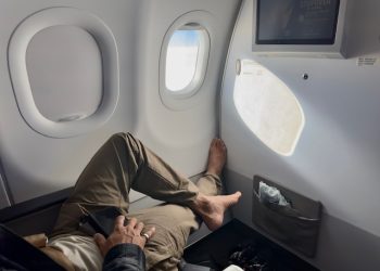 Uçakta ayak kokusundan nasıl kurtulursunuz?