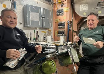 Gezeravcı, Ax-3 misyon lideriyle yemek yediği fotoğrafı paylaştı