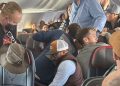 Acil çıkış kapısını açmaya çalışan yolcu durduruldu
