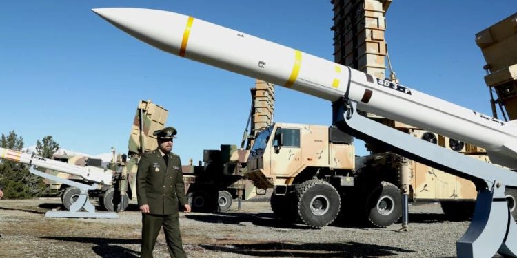 İran iki yeni hava savunma sistemini tanıttı