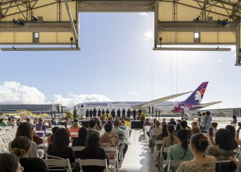 Hawaiian Airlines ilk B787-9 uçağına karşılama düzenledi