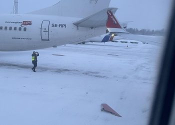 Aynı havayolunun aynı model iki uçağı çarpıştı