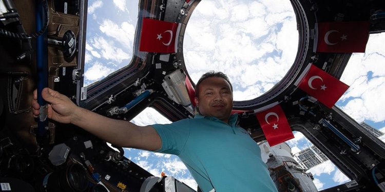 Alper Gezeravcı’nın dönüşü bir kez daha ertelendi