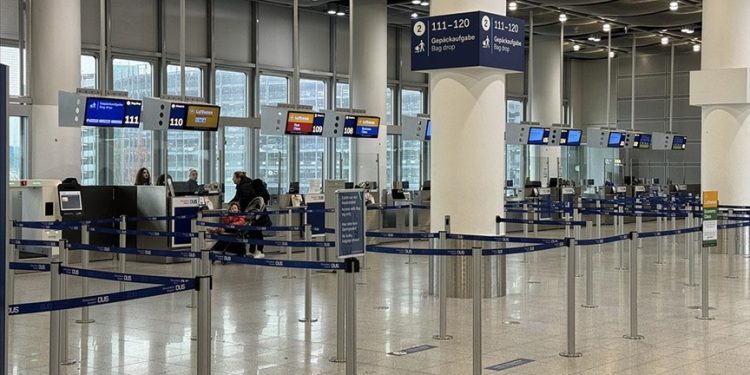 Lufthansa çalışanlarının uyarı grevi başladı