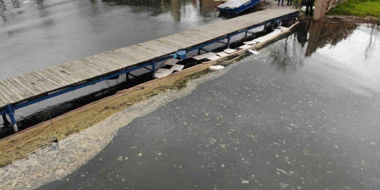 Uçak yakıtı Sapanca Gölü’ne aktı
