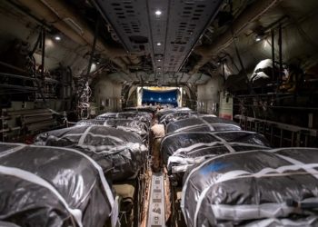 ABD, Gazze’ye ilk yardımı C-130 uçaklarıyla indirdi