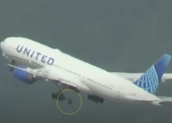 Kalkışta tekeri kopan yolcu uçağı acil iniş yaptı