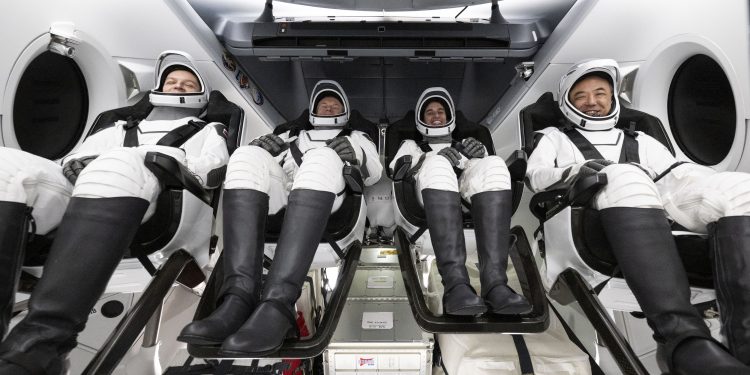 Crew-7 astronotları 6 ay sonra Dünya’ya döndü!