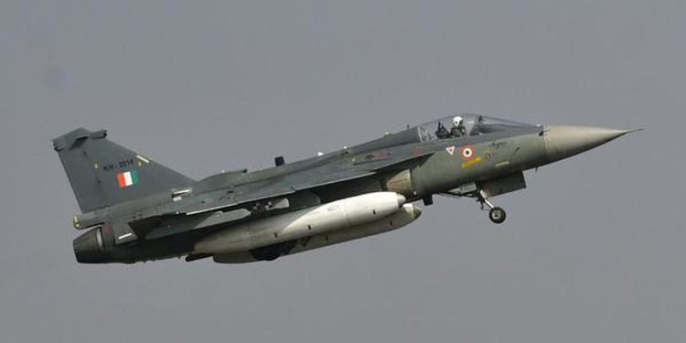 Hindistan’ın yerli savaş uçağı ilk uçuşunu yaptı