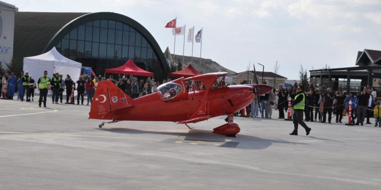 Kadınlar Eskişehir’de uçuş deneyimi yaşadı