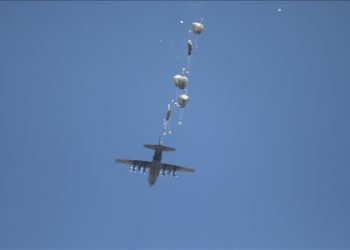 ABD, havadan 8 tondan fazla gıda yardımı yaptı