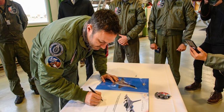 Arjantin 24 adet F-16 için anlaşma imzaladı