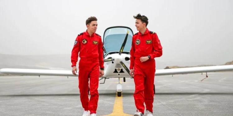 Pilotaj öğrencisi tek yumurta ikizinin hedefi kaptan pilotluk