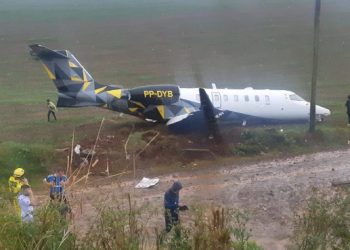 Tutunamayan iş jeti pistten çıktı