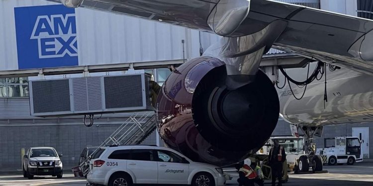 İkram aracı A350-1000’in motoruna çarptı