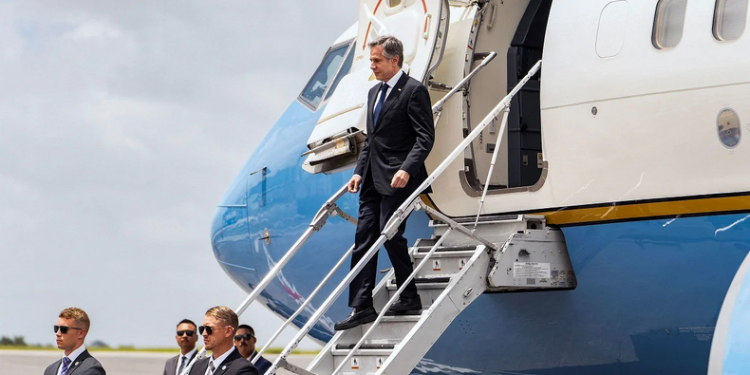 Uçağı bozuldu, NATO toplantısına otomobille gitti