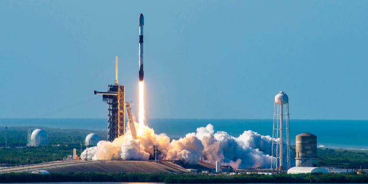 SpaceX, uzaya 23 Starlink uydusu fırlattı