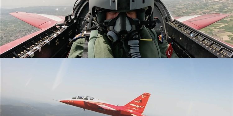 Hava Kuvvetleri Komutanı HÜRJET ile ilk uçuşunu yaptı