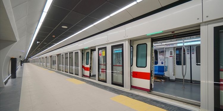 Sabiha Gökçen Havalimanı’na metroyla gideceklere uyarı!