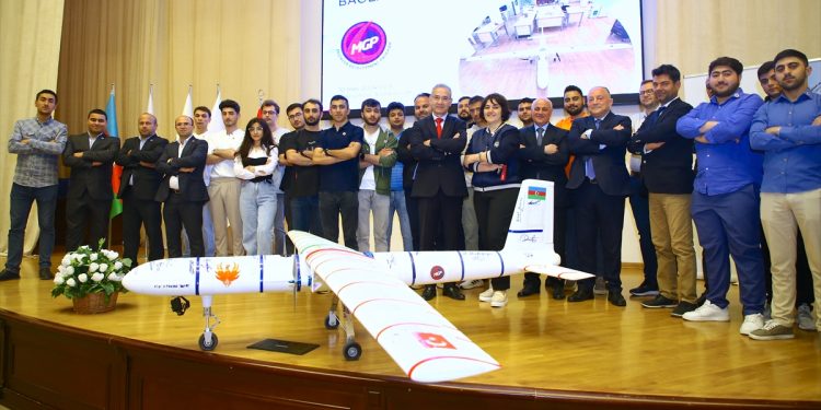 Azerbaycanlı öğrenciler TUSAŞ’ın katkılarıyla İHA üretti